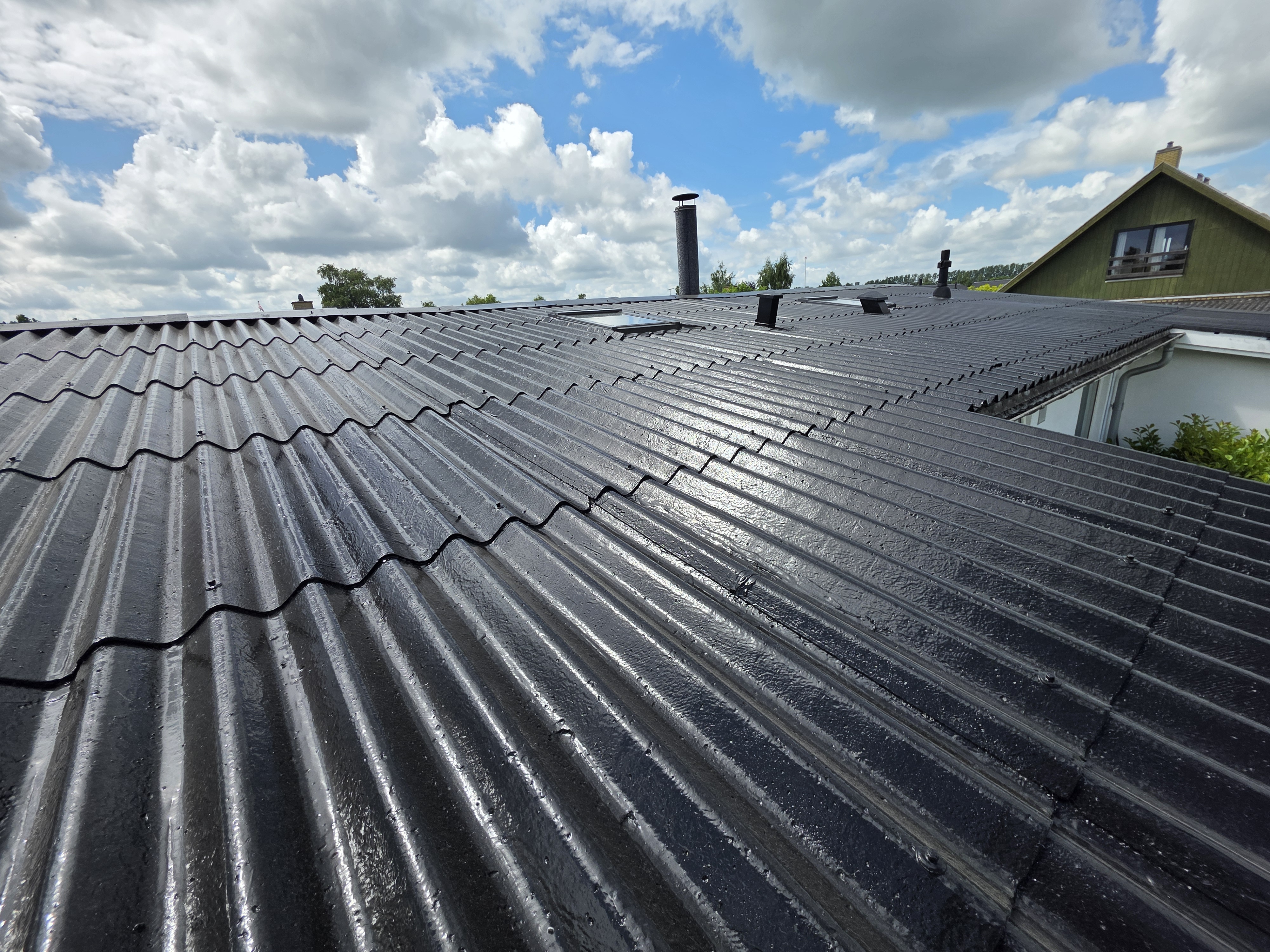 Eternittag renoveret med sømløs, blank Luna Roof membran